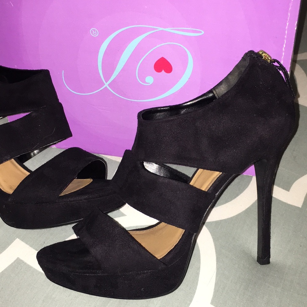 Delicious Black Suede Heels sz 10